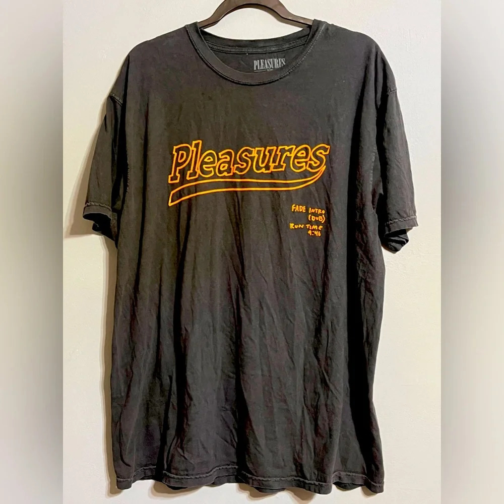 Pleasures now Y2K T-shirt size XL 100 % cotton black and orange